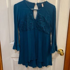 XHILARATION TOP SIZE MEDIUM